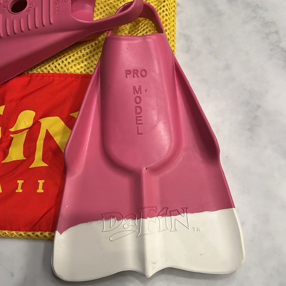 DaFin Pro Classic fins for ocean swimming. - Picture 2 of 3